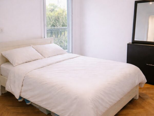 4 Room On Quiet ST Near The Beach 7