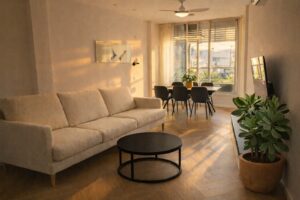 4 Room On Quiet ST Near The Beach