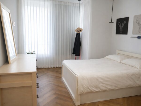 4 Room On Quiet ST Near The Beach 9