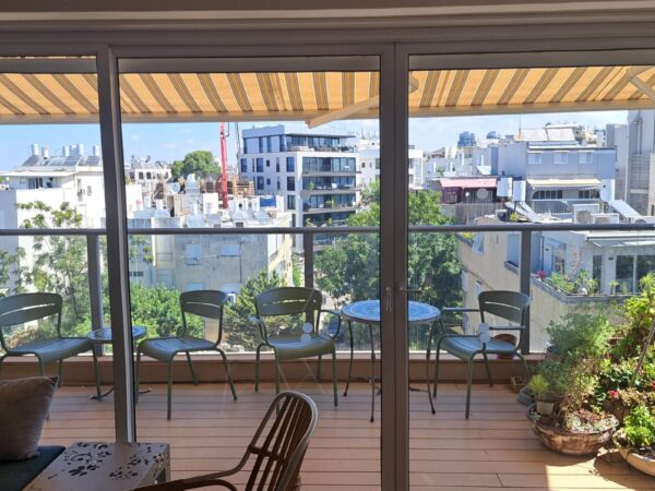 Près du parc Yarkon 5 pièces rénové avec parking 12