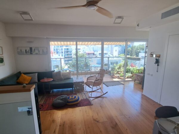 Près du parc Yarkon 5 pièces rénové avec parking 3