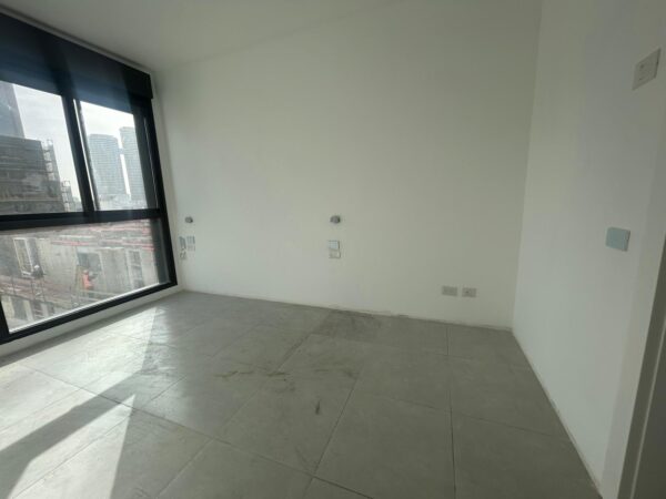 A New 5-Room Apartment with Parking 6