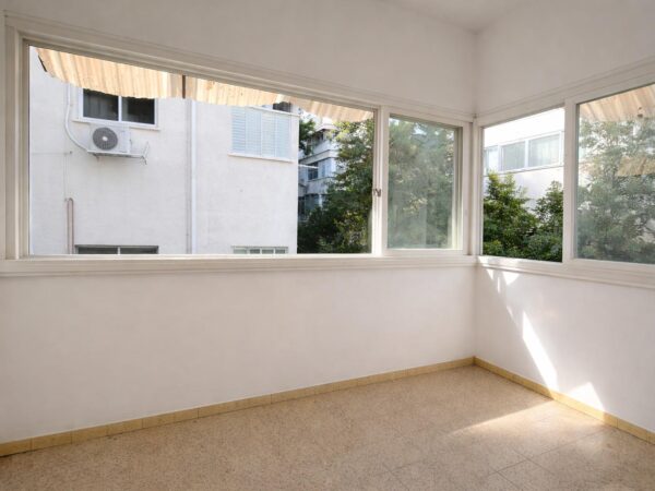 בהנביאים דירת 2 חד מקסימה עם חניה 6