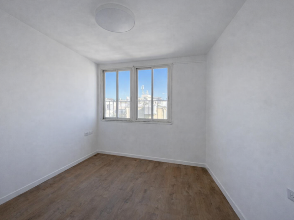 בסוקולוב דירת גג בת 3.5 חד משופצת 7