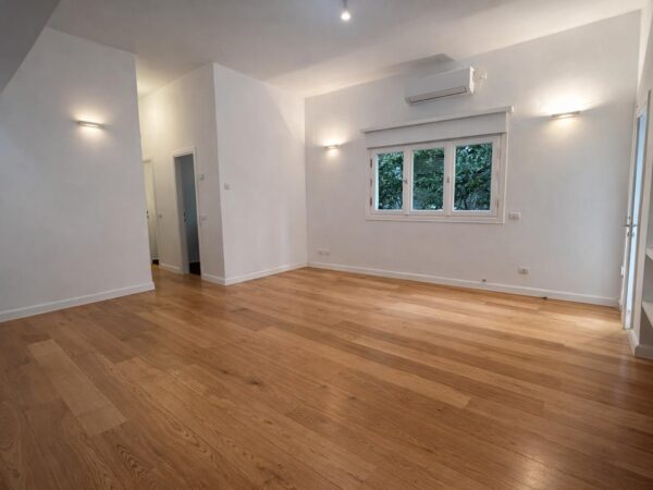 A Charming 3 Room Apt In The Heart 1