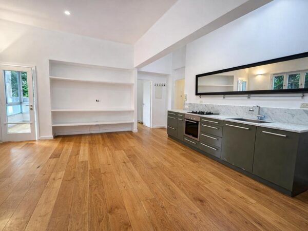 A Charming 3 Room Apt In The Heart 3