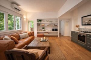 A Charming 3 Room Apt In The Heart