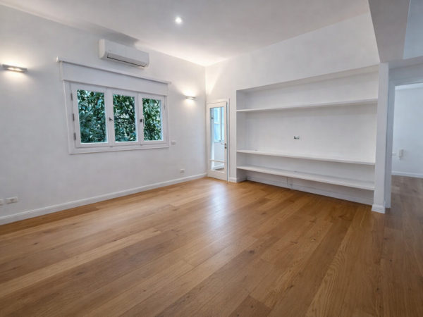 A Charming 3 Room Apt In The Heart 2