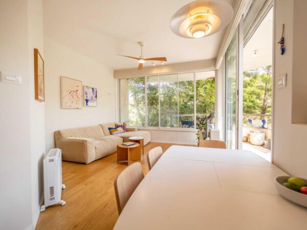 A 4 Room Apt On First line to Park HaYarkon 3