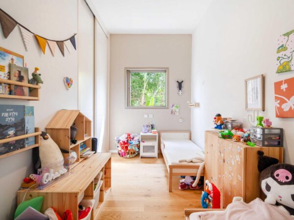 A 4 Room Apt On First line to Park HaYarkon 8