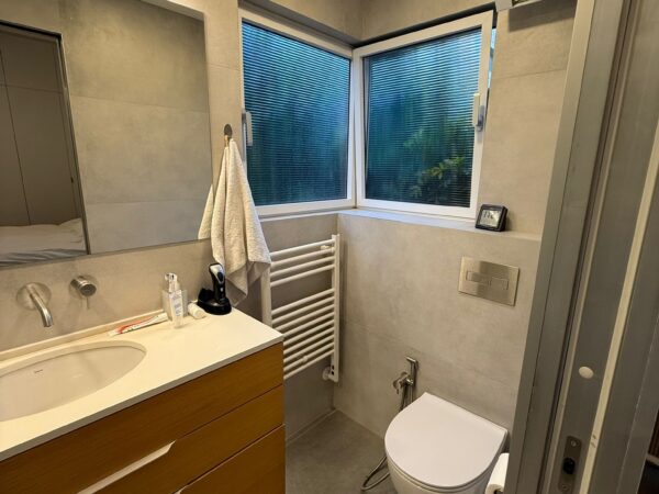 Near Habima Renovated And Quiet 3 Room Apt 7