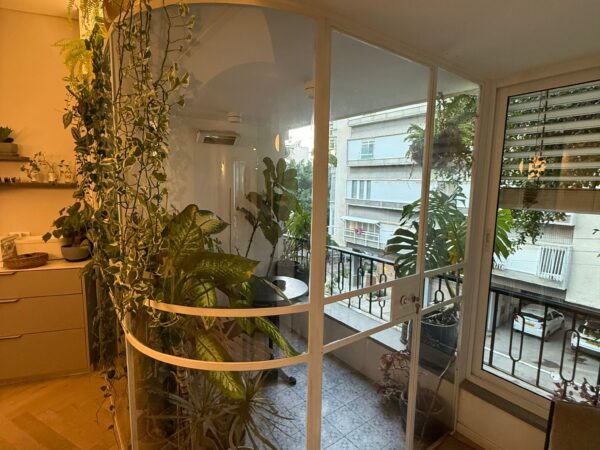 Near Habima Renovated And Quiet 3 Room Apt 5