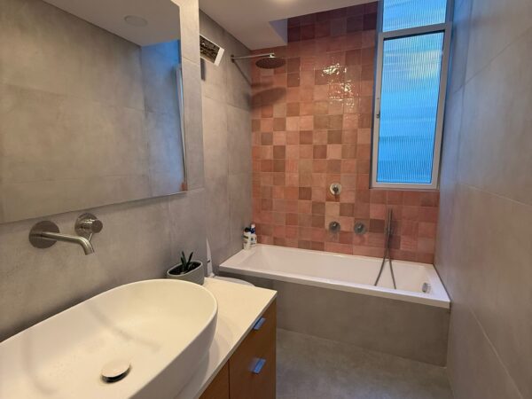 Near Habima Renovated And Quiet 3 Room Apt 6