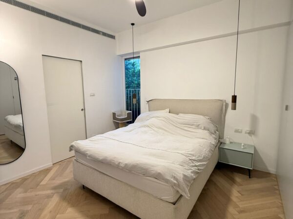 Near Habima Renovated And Quiet 3 Room Apt 8