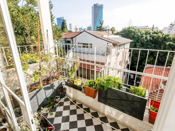 In Lev HaIr A Renovated 4 Room Apt 1