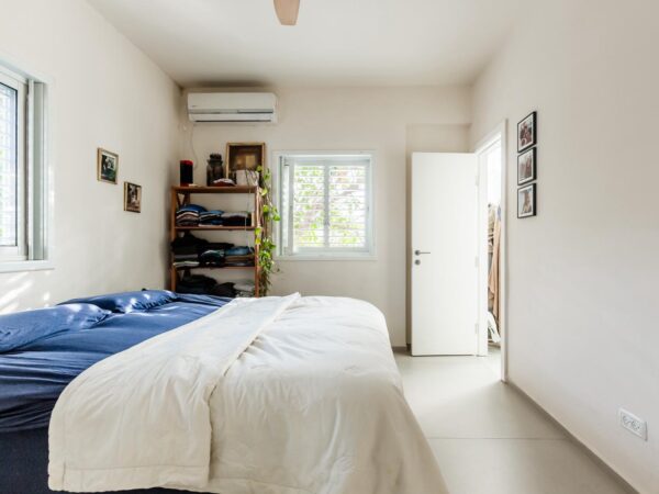 In Lev HaIr A Renovated 4 Room Apt 8