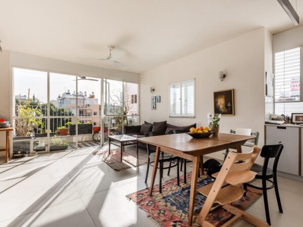 In Lev HaIr A Renovated 4 Room Apt 2
