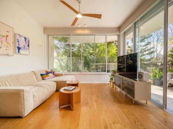 A 4 Room Apt On First line to Park HaYarkon 1