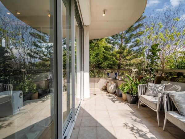 A 4 Room Apt On First line to Park HaYarkon 2