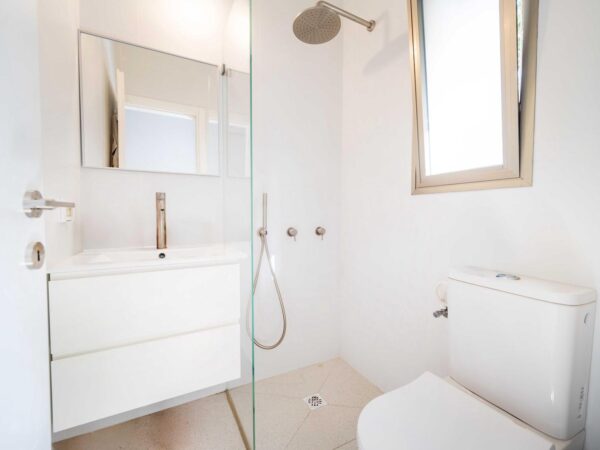 A 4 Room Apt On First line to Park HaYarkon 11