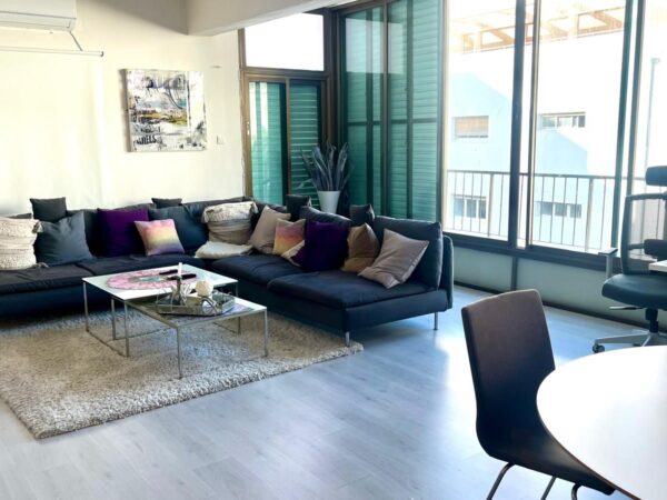 למכירה ברחוב גורדון 3 חד פסיעה מהים 2