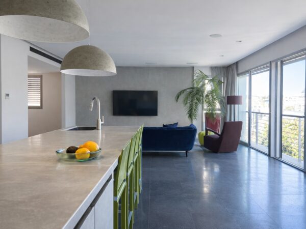 למכירה ביהושע בן נון דירת 3.5 חד מעוצבת 1