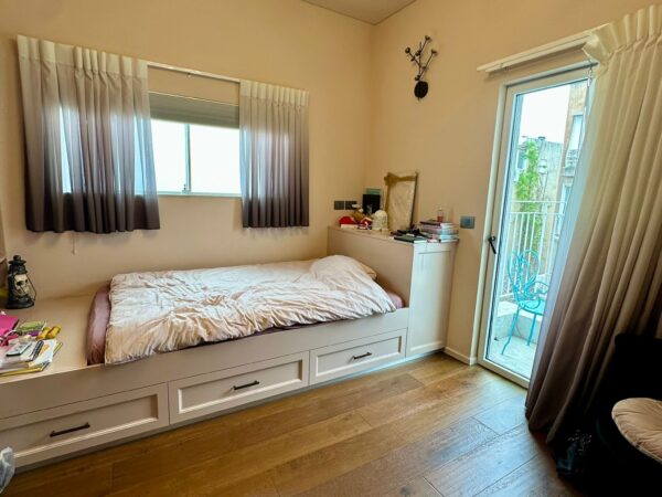 למכירה בהוברמן דירת 4 חד אדריכלית עם חניה 4