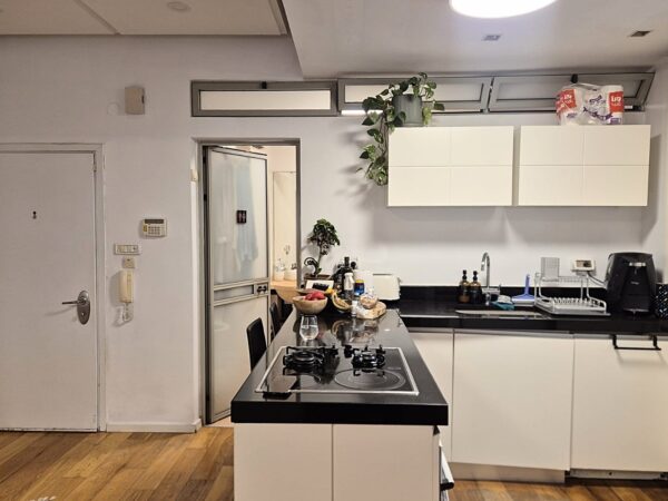 למכירה ברחוב שמריהו לוין דירת 2 חד נהדרת 3