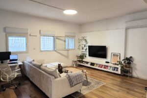 למכירה ברחוב שמריהו לוין דירת 2 חד נהדרת