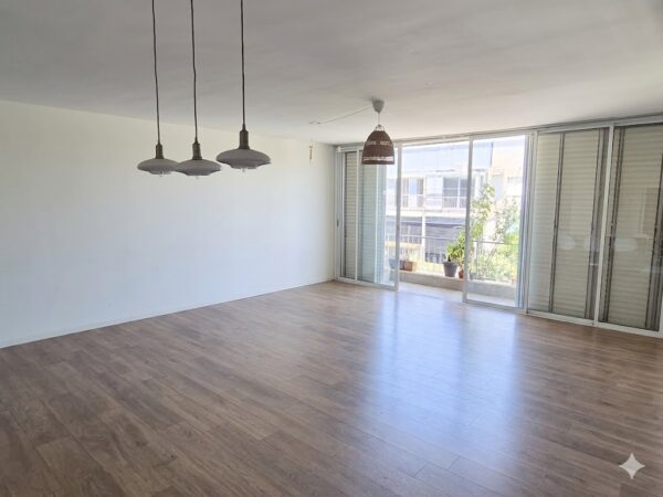 4 Pièces près du Boulevard Chen | Ascenseur & Parking 1