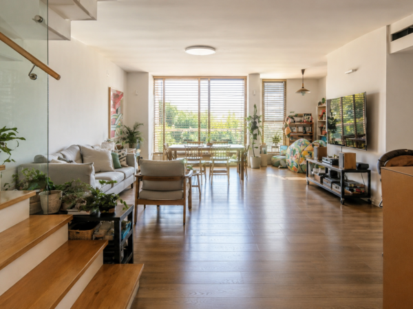 Penthouse for Sale on Quiet Zeitlin Street 1