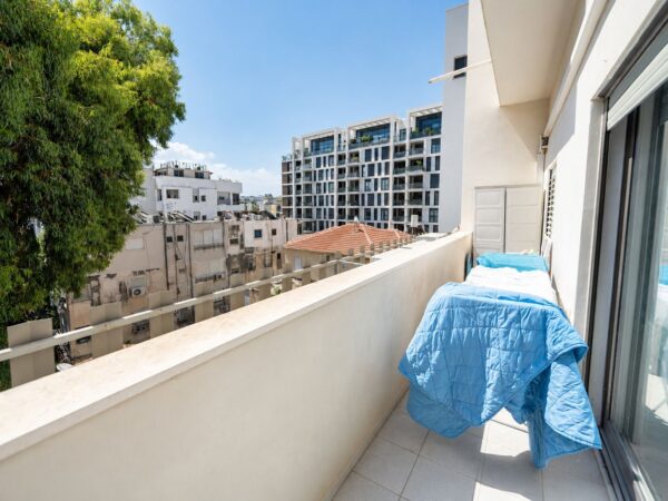 בטשרניחובסקי דירת 3 חד עם מעלית וחניה 3