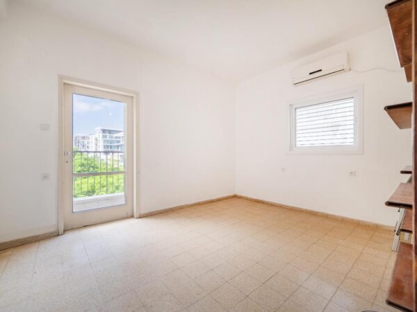 3-Room Apt, Old North – Elevator & Parking 8