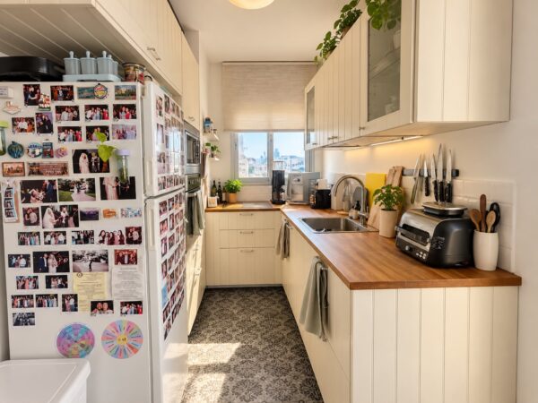 Allenby – 2 Rooms, Elevator & Stunning Views 3