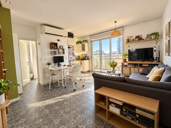 Allenby – 2 Rooms, Elevator & Stunning Views 2